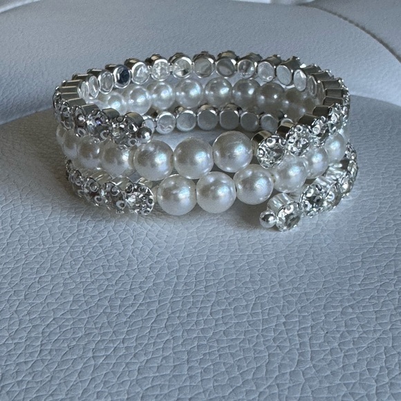 New Pearl Rhinestone Diamond Three Row Bangle Bracelet NWT - Picture 5 of 8